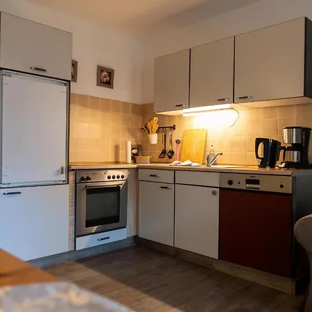 Mit Zwei Schlafzimmern Und Balkon *